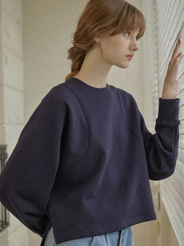 Curved Line Sweatshirt_Navy - NONLOCAL - Modalova