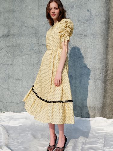 Enid Sleeve Shirring Flower Cotton Dress_Yellow - SORRY TOO MUCH LOVE - Modalova