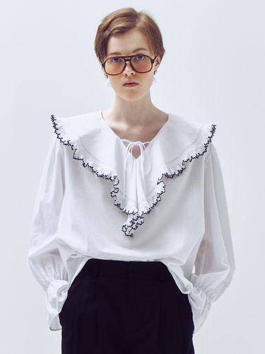 Adele Ruffled Big Collar Blouse - VOCAVACA - Modalova