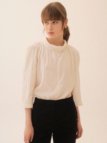 Back Tie Point Blouse - on&on - Modalova