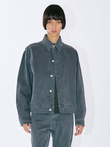 Flaneur Washed Denim Jacket (Khaki) - EZIO - Modalova