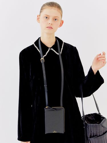 Adel Crossbody Bag Black - AVECMOTO - Modalova