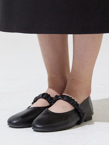 Scrunchy Round Flat Shoes_Black - ADAUL - Modalova