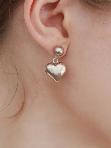 Silver Heart Ball Earring - Less is more - Modalova