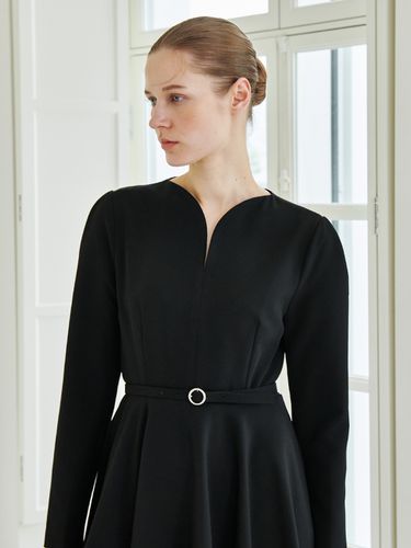 Heart Neck Flared Dress - Black - Nouve - Modalova