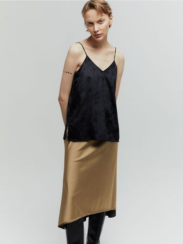 Velvet Slip Top_Black - L’H.A.S - Modalova