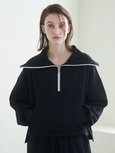 Wide Collar Zip Up T-shirt - Black - Nouve - Modalova