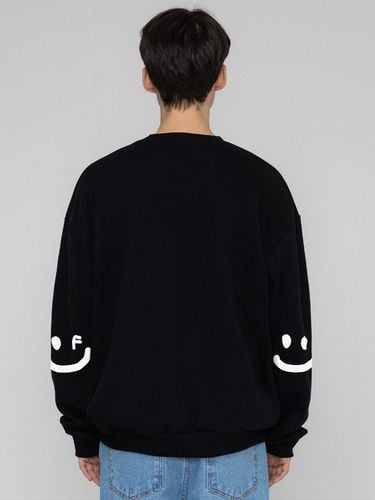 UNISEX] Elbow Smile Drawing Sweatshirt_Black - GRAVER - Modalova