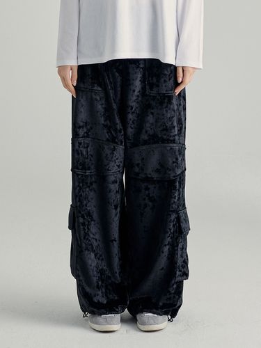 Velvet Curved Cargo Pants_Black - MARGESHERWOOD - Modalova