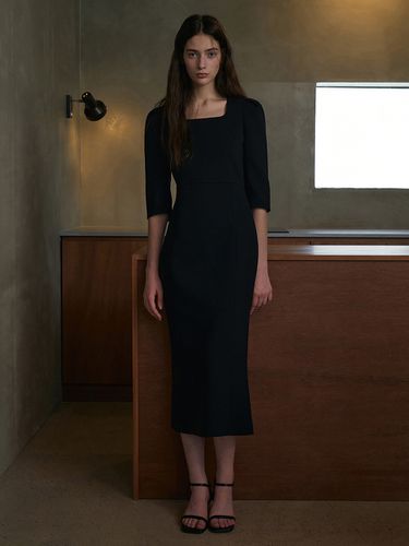 Square Scoop Neck Dress_Black - Lamerei - Modalova