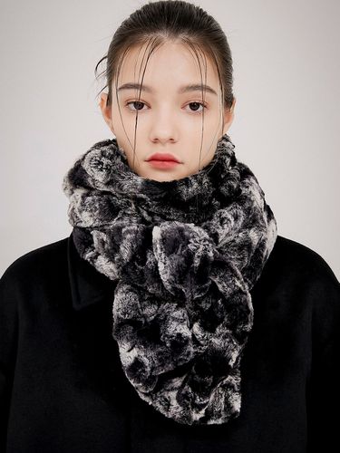 Faux Fur Muffler - Black and White - FLARE UP - Modalova