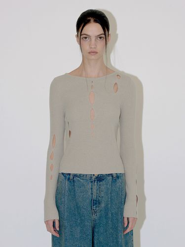 Erratic Hole Knit Top - Beige - DIAGONAL - Modalova