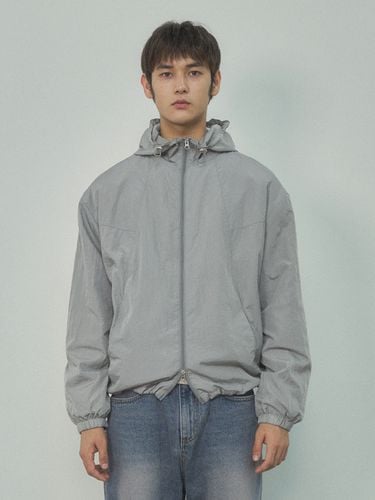 Glossy Windbreaker _ Gray - HALBKREIS LAYOUT - Modalova