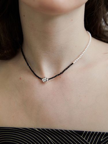 Rhombic Spinel Necklace - MIDNIGHT MOMENT - Modalova