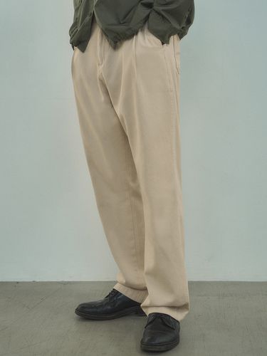 One-Tuck Wide Pants _ Light Beige - HALBKREIS LAYOUT - Modalova