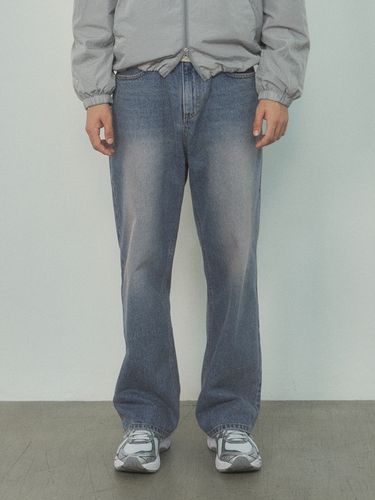 Straight-Fit Washed Denim Pants_ - HALBKREIS LAYOUT - Modalova