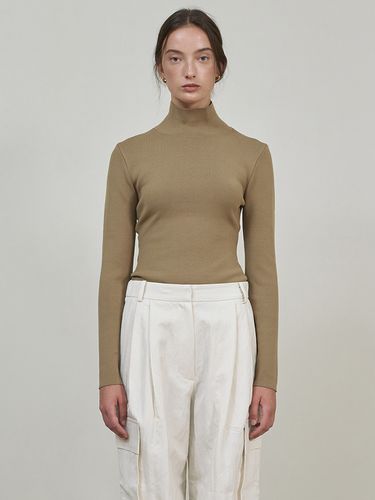 Fev Half Sweater - BLOSSOM H COMPANY - Modalova