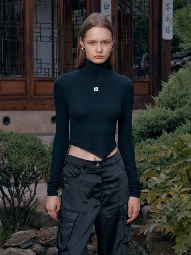 Embroidered Unbalanced Hem Cropped Turtleneck Top - MUSEE - Modalova