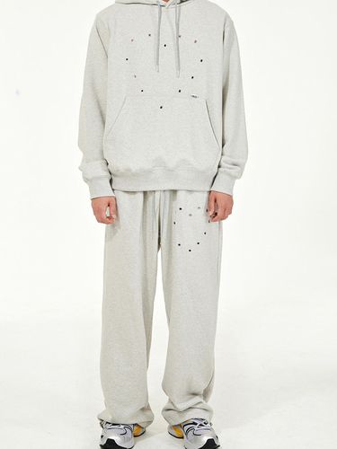 Heart Eyelet Sweatpants [Grey] - PIECEMAKER - Modalova