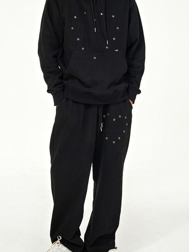 Heart Eyelet Sweatpants [Black] - PIECEMAKER - Modalova