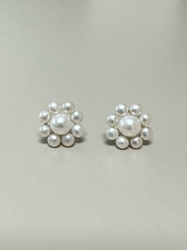 Pearl Flower Earring_Pair - LA PISCINE - Modalova