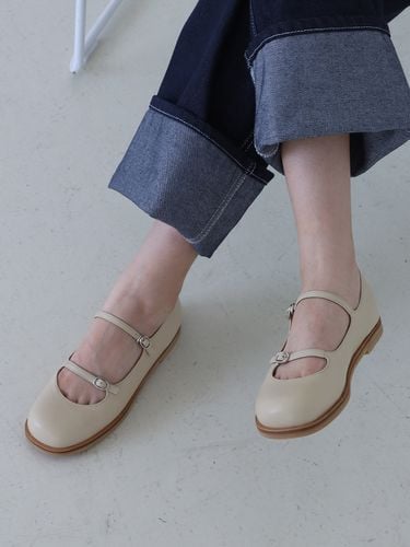 Two Mary Jane Shoes_Beige - MOL:pin - Modalova