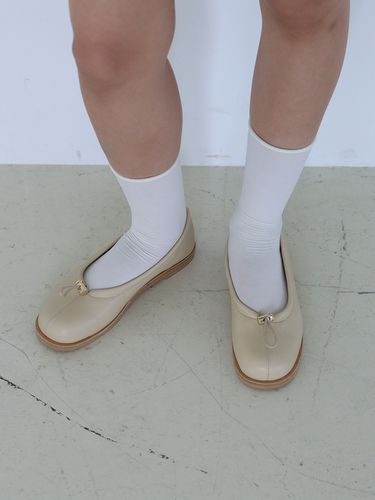 String Flat Shoes_Beige - MOL:pin - Modalova