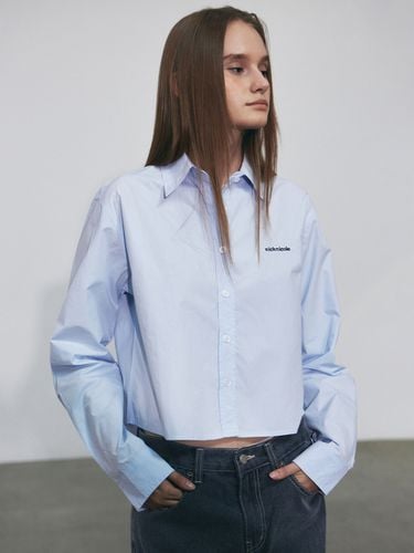 Standard Logo Crop Shirt_Sky Blue - NICK&NICOLE - Modalova