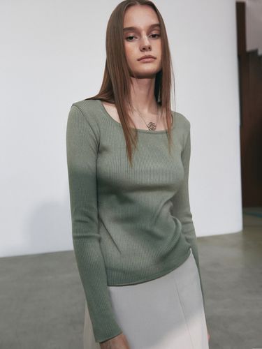 Minimal Square Long Sleeve Sweater_Khaki - NICK&NICOLE - Modalova