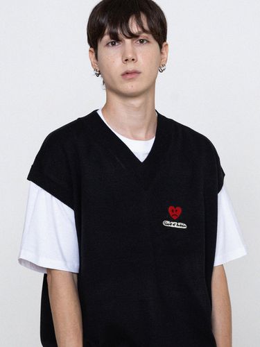 UNISEX] Heart Board Embroidery Vest _ 4 Colors - GRAVER - Modalova