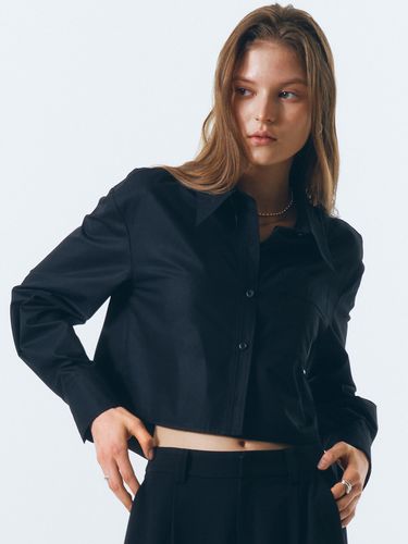 Wrinkle Free Cropped Shirt _ Black - CITYBREEZE - Modalova