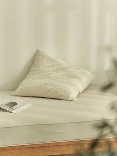 Warm Furry Cushion - DECOVIEW - Modalova