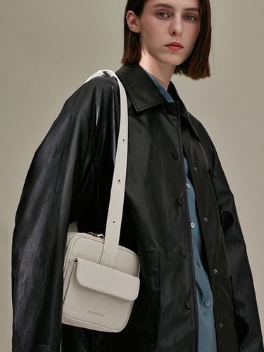 EO Shoulder Bag (3 Colors) - Alice Martha - Modalova