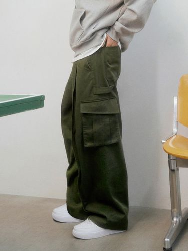 Vertical Single Pleated Cargo Pants - DTHIRTYONE - Modalova