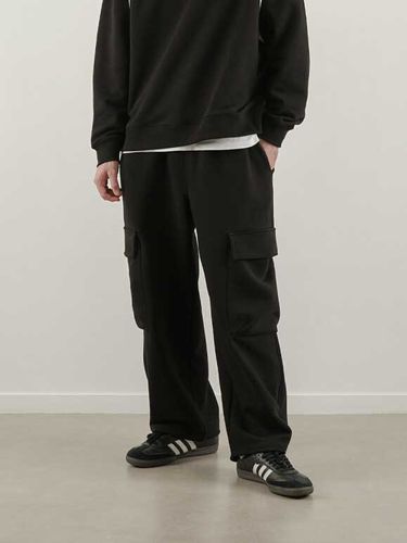 Wide Cargo Sweatpants _ Black - LIEU HOMME - Modalova