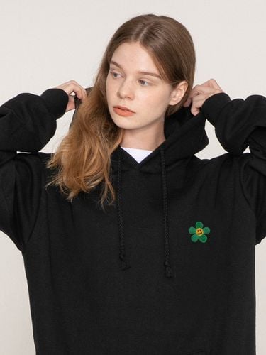 Green Flower Smile Embroidered Hoodie _ 6 Color - GRAVER - Modalova