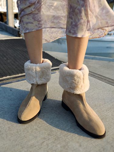 Blush Fur Shearling Middle Boots_2 Colors - MOODNIGHT - Modalova