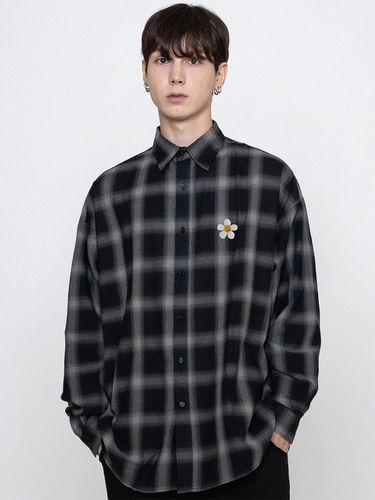 Flower Dot Embroidery Oversized Check Shirt - GRAVER - Modalova