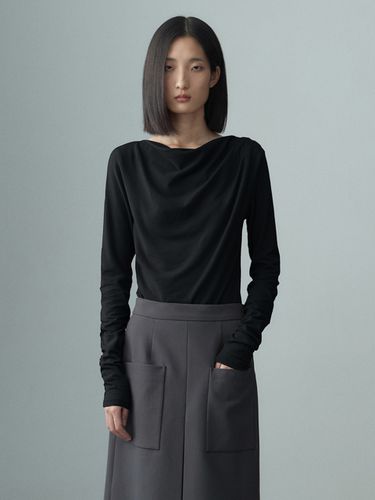 Shirring Drape Long Sleeve Top_Black - RE RHEE - Modalova