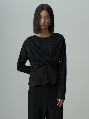 Twisted Drape Blouse_Black - RE RHEE - Modalova