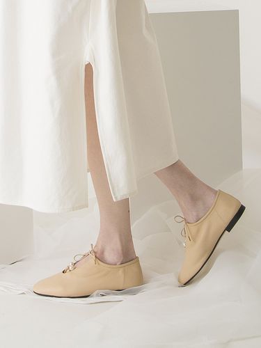 Pearl Ring Flats_Beige - Byeuuns - Modalova