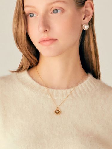 Lucille Cameo Coin Necklace_Gold - BAU by Bride And You - Modalova