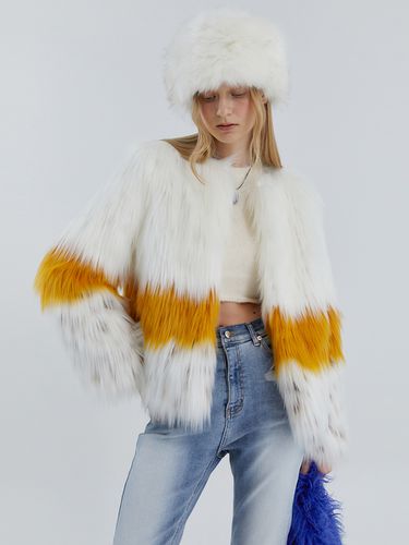 Giselle Pop Point Fur Jacket () - molliolli - Modalova