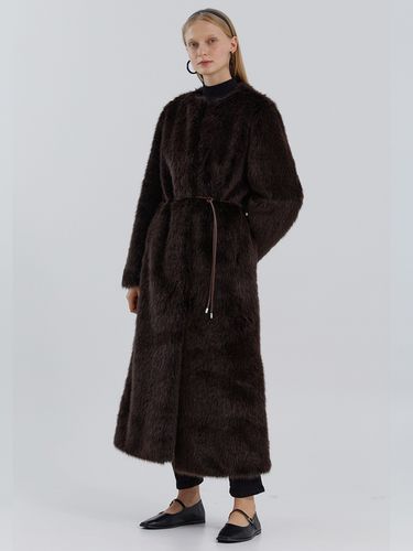 Weather Maxi Long Fur Coat () - molliolli - Modalova