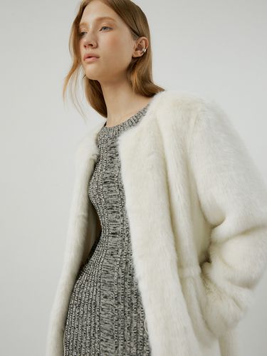 Anna Round Neck Half Coat (White) - molliolli - Modalova