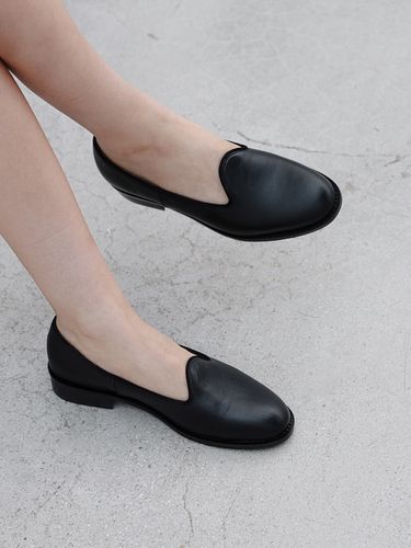 Simple Loafer_Leather Black - MOL:pin - Modalova