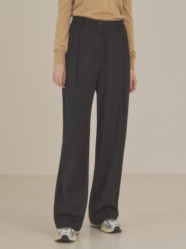 Essential One Tuck Wide Slacks - Siyazu - Modalova