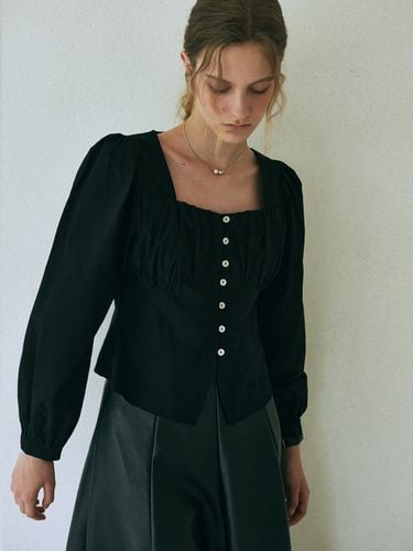 Square Neck Shirred Blouse_Black - YAN13 - Modalova