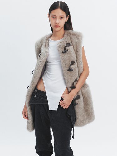 Lily Duffle Fur Vest (Grey) - HAVELESS - Modalova