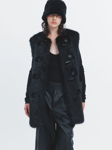 Lily Duffle Fur Vest (Black) - HAVELESS - Modalova